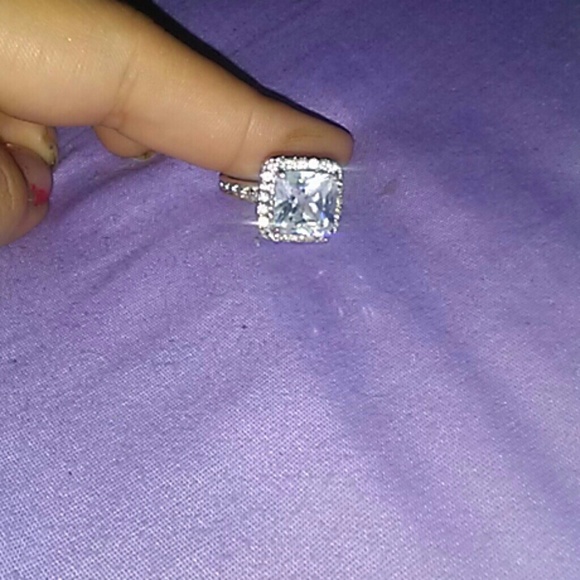 Beautiful diamond ring - Picture 4 of 4